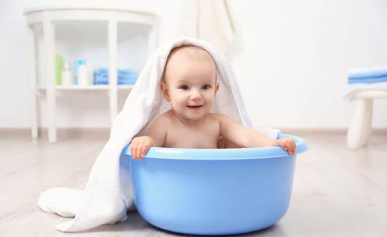 אמבטיה לתינוק
